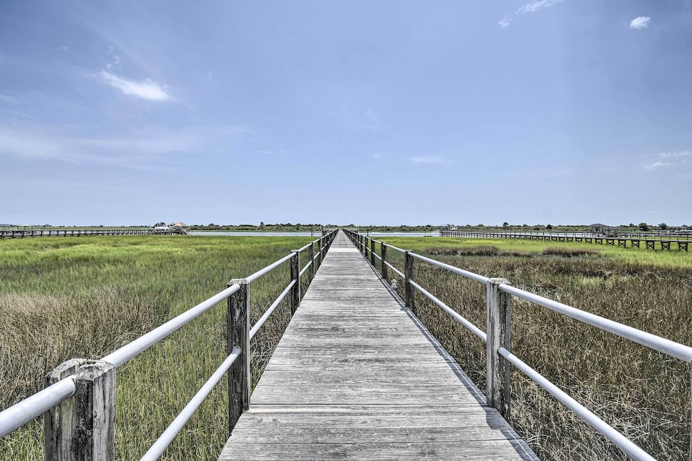 Waterfront Sunset Beach Escape w/ Dock  Golf View - Property Image 6