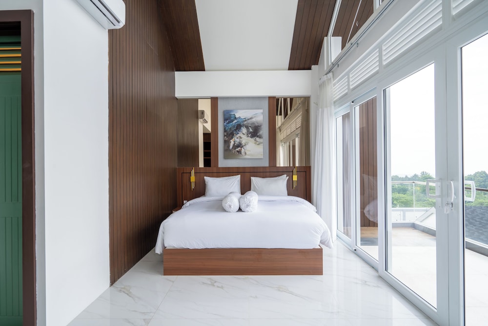 Royal Urban Resort