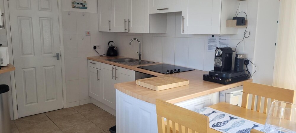 19C Medmerry Park 2 Bedroom Chalet view 4