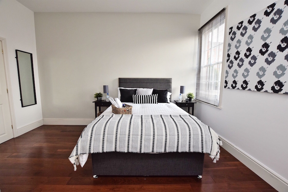 Derby 2 Bed House - University & City
