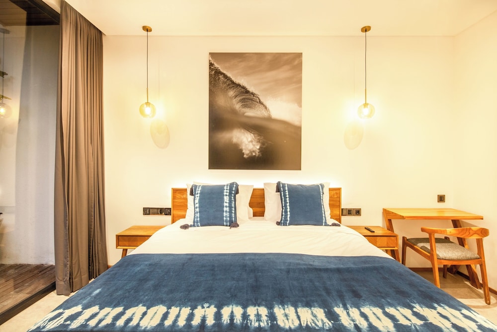 Seaside Escape: 4BR Villa, 190m to Canggu Beach