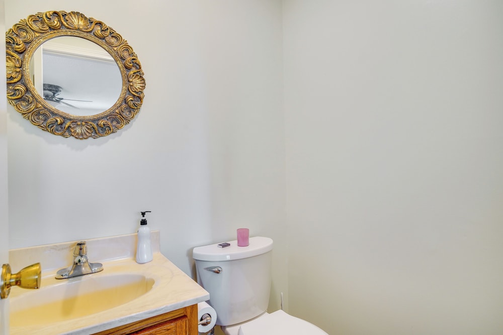 2 Blocks to Beach: Walkable Woodmont Village Home