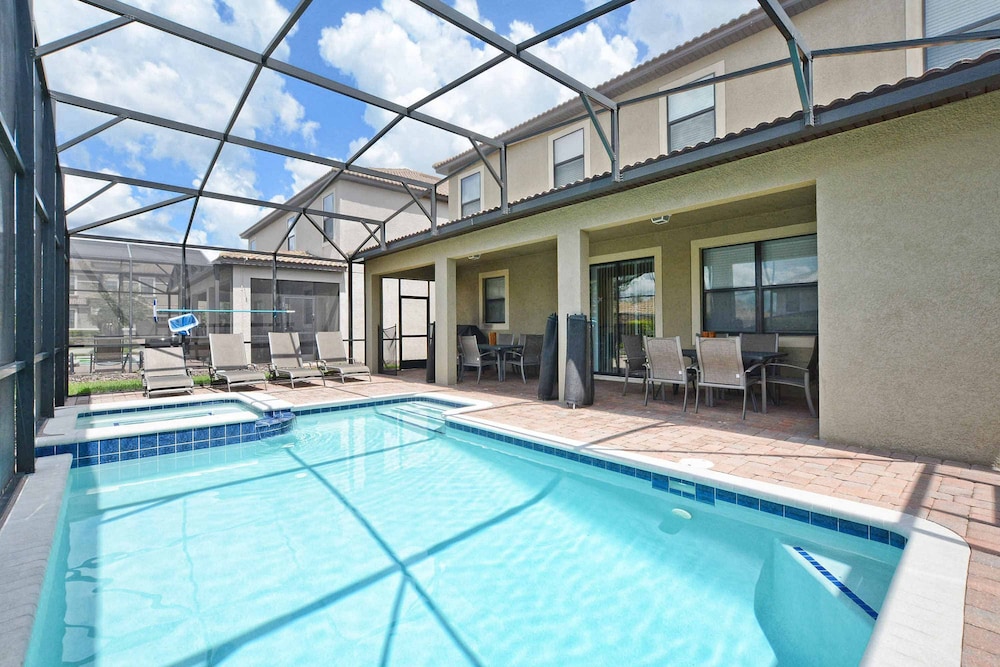 Beautiful Home With Private Pool in Champions Gate