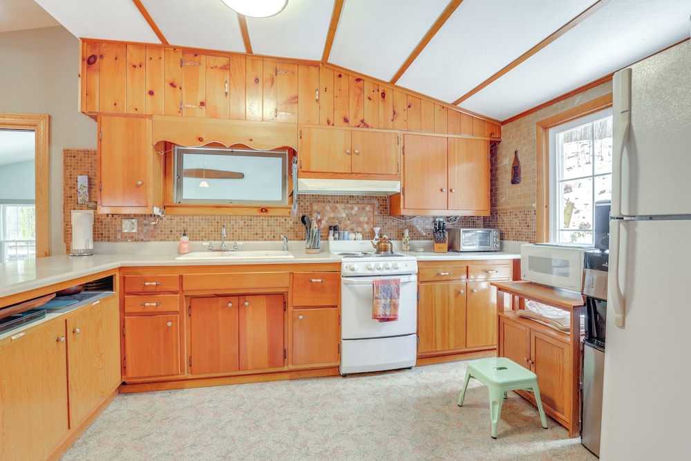 Lakefront Home w/ Private Dock in Alpine!