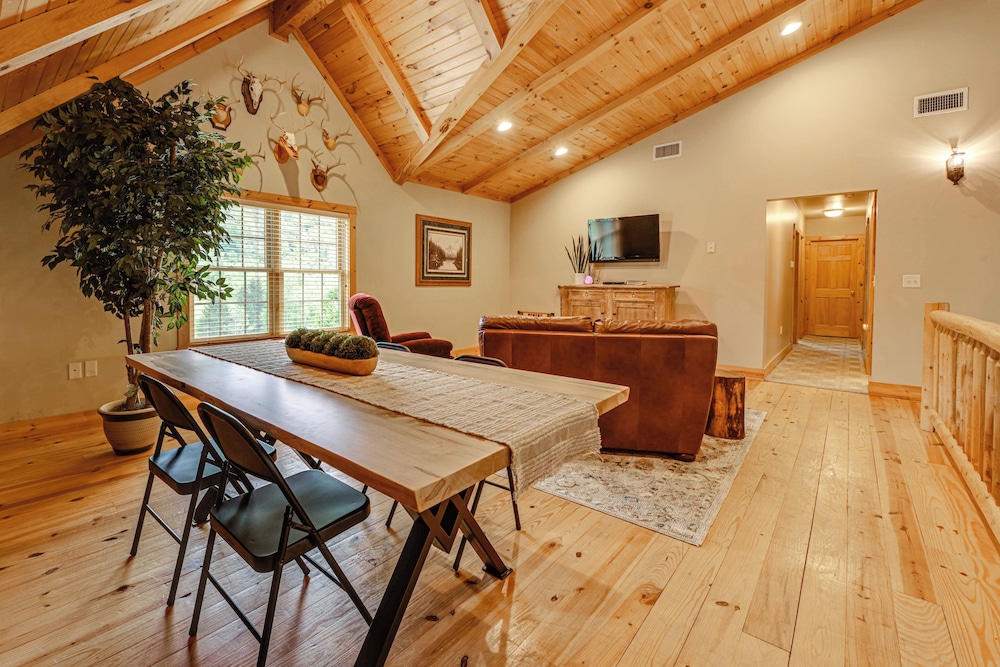 Game Room + Fire Pit: Sprawling Westfield Retreat!