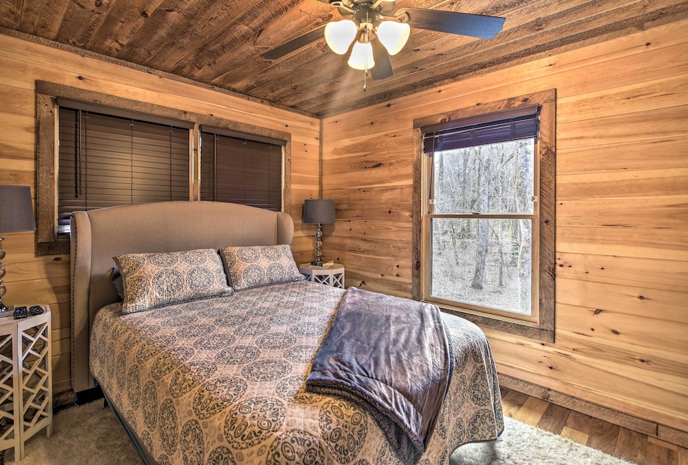8 Mi to Dtwn Murphy! Cabin w/ Nottely River Views view 4