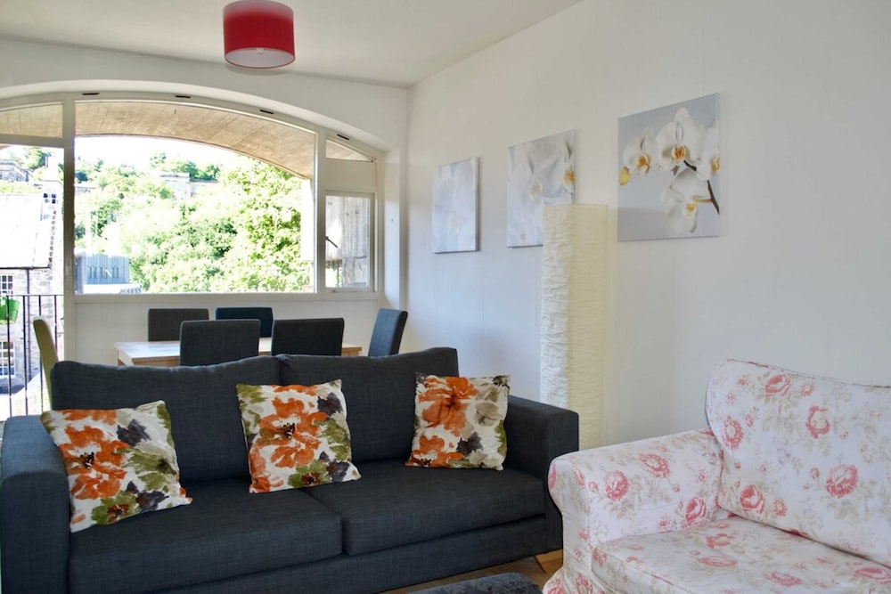 Central and Spacious Flat - Royal Mile view 3