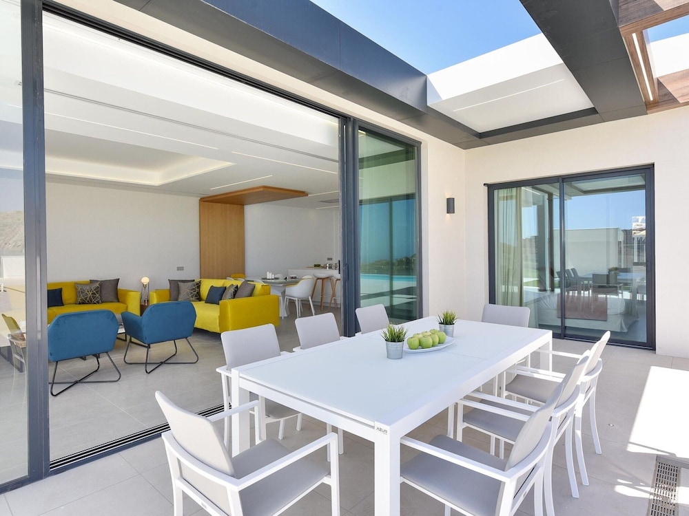 Villa in Salobre With Pool & Golf Nearby