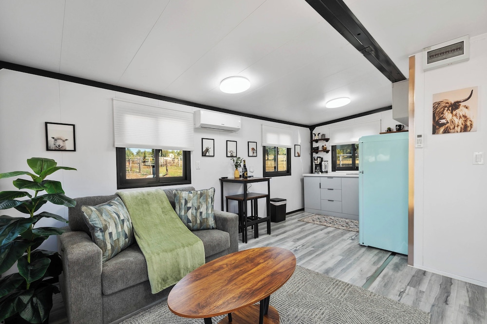 Zebra Ranch 2-br Tiny Home Mtn View Trails Brbq