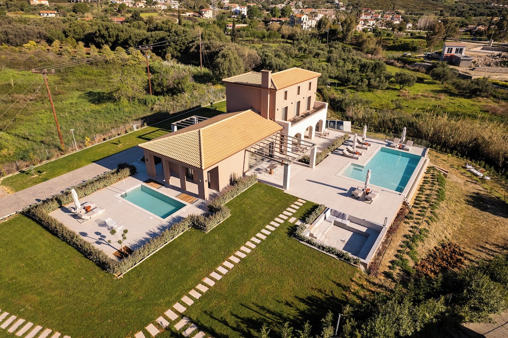 Reveli Suites