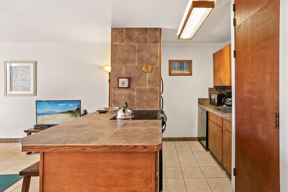 Maui Vista 3-102 - Updated, Ground Level, Steps to the Pool, Walk to Everything!