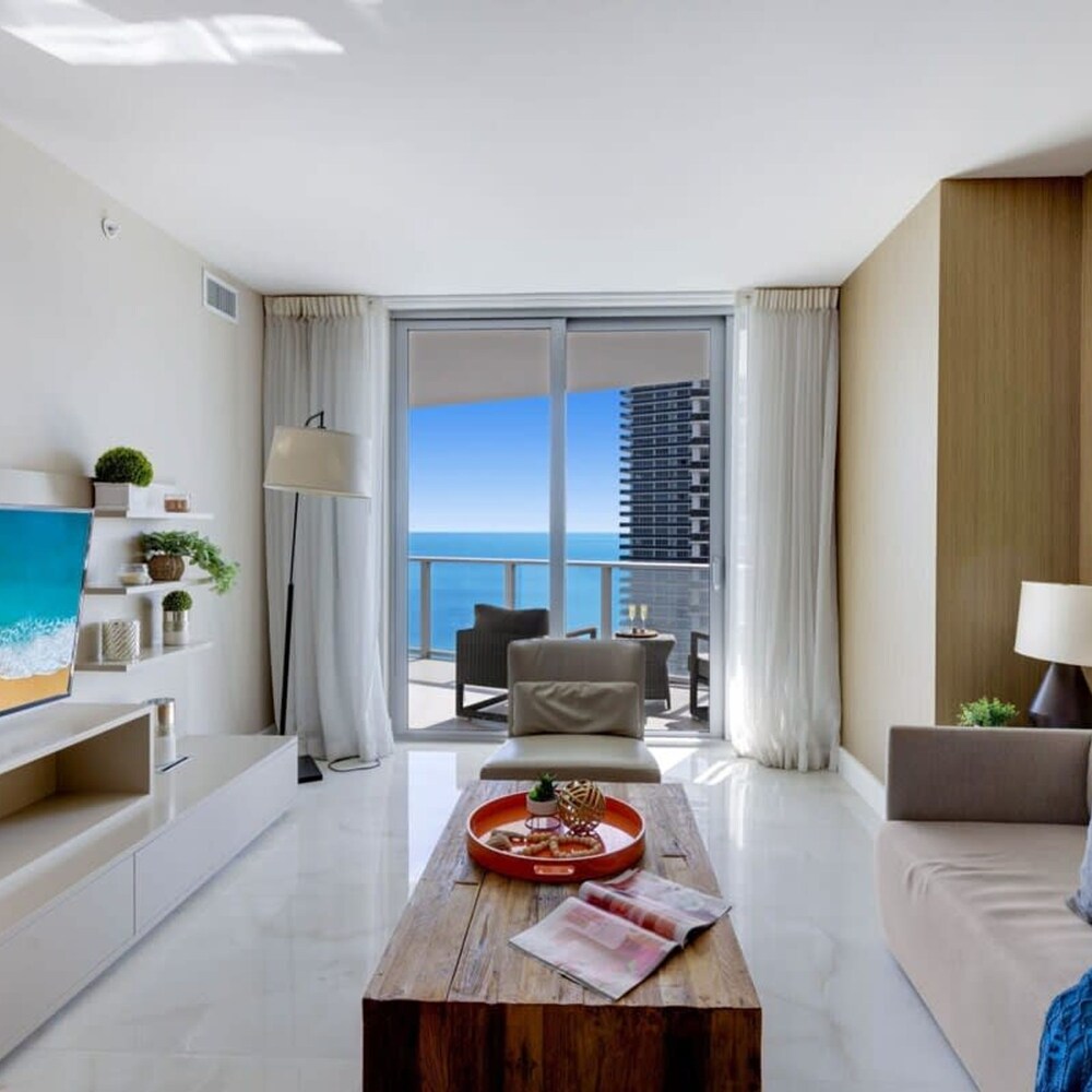Rooftop Pool Oceanview Balcony Beachfront Resort