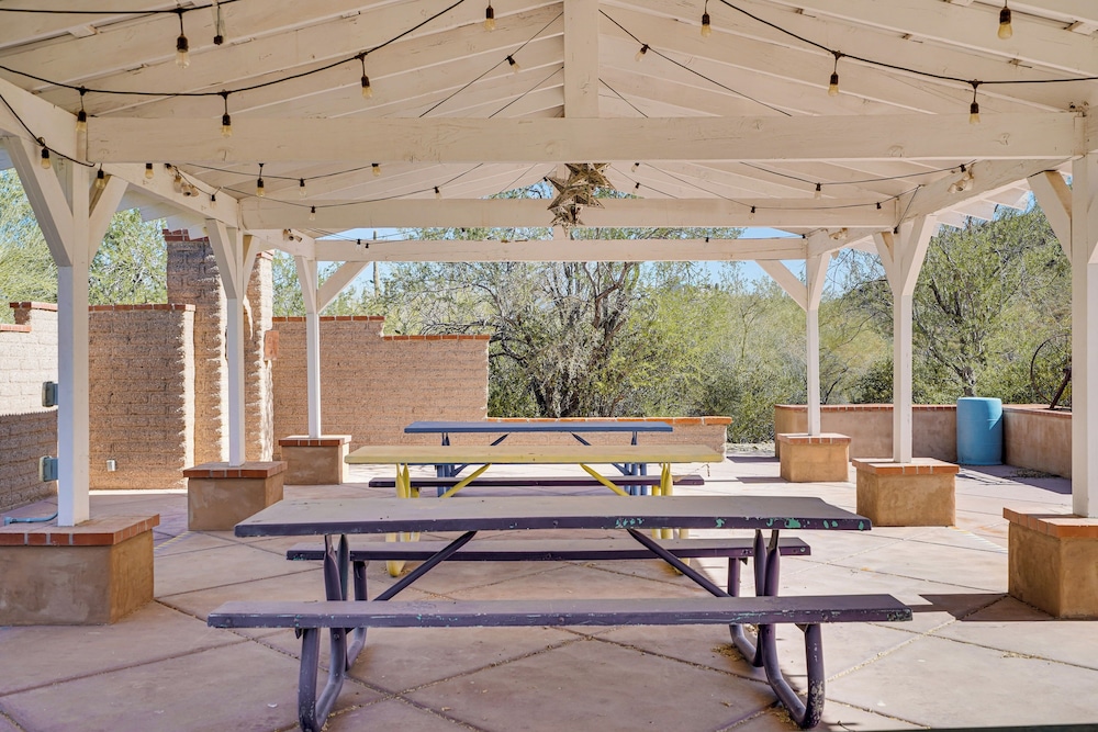 1 Mi to Saguaro NP: Charming Tucson Casita