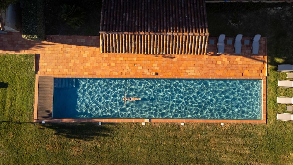 18th Century Ch Teau With Stunning Pool Gardens