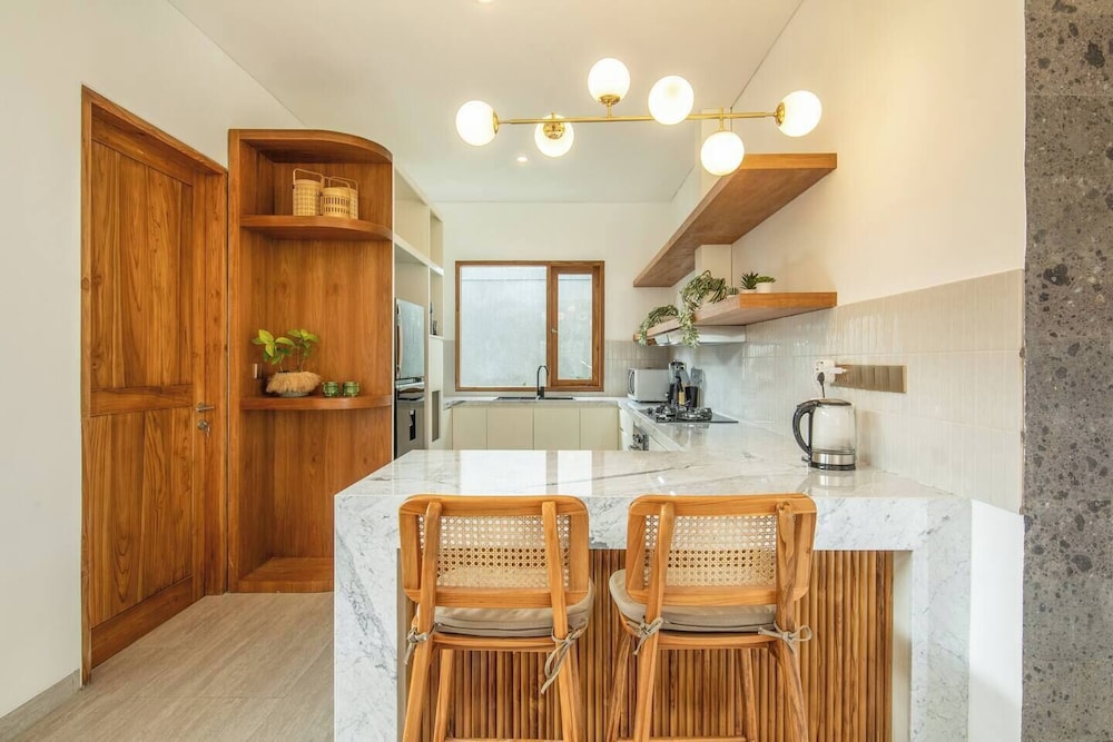 Luxurious 6 BR With Sea View, 5 Mins to Savaya