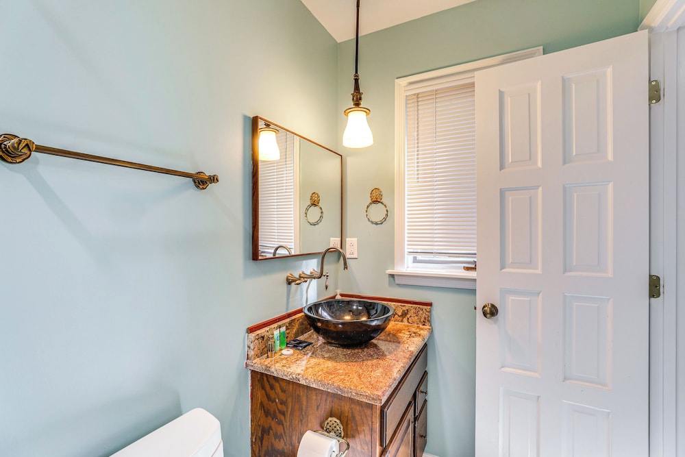 Pets Welcome, Golf Course View: Legend Oaks Home!