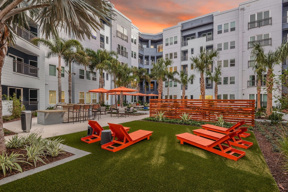 Stylish 2BR Near Dodgers Stadium by Oneluxstay