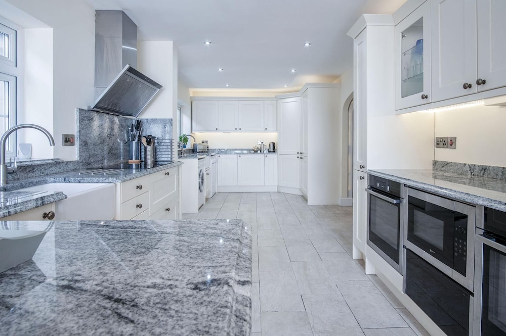 Rainbow Leap - 5 Bed Holiday Home - Saundersfoot