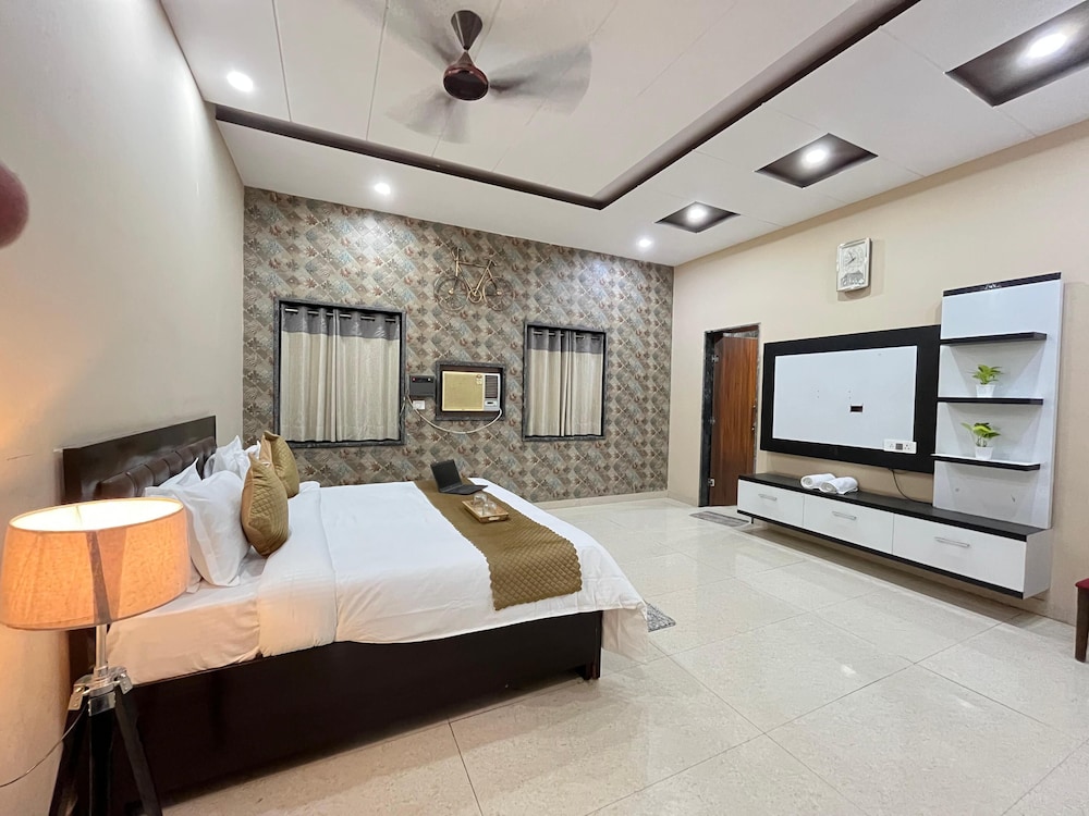 GoBravo 11 6BHK Farm with Pool Sohna Road Gurgaon