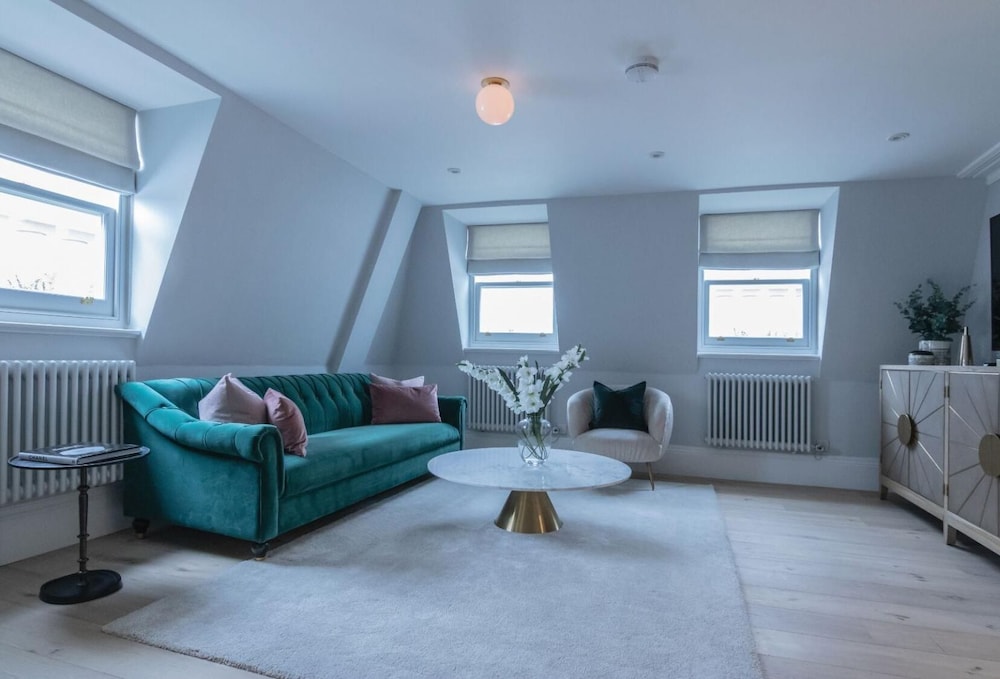 Royal Kensington Penthouse IX- 3 bed
