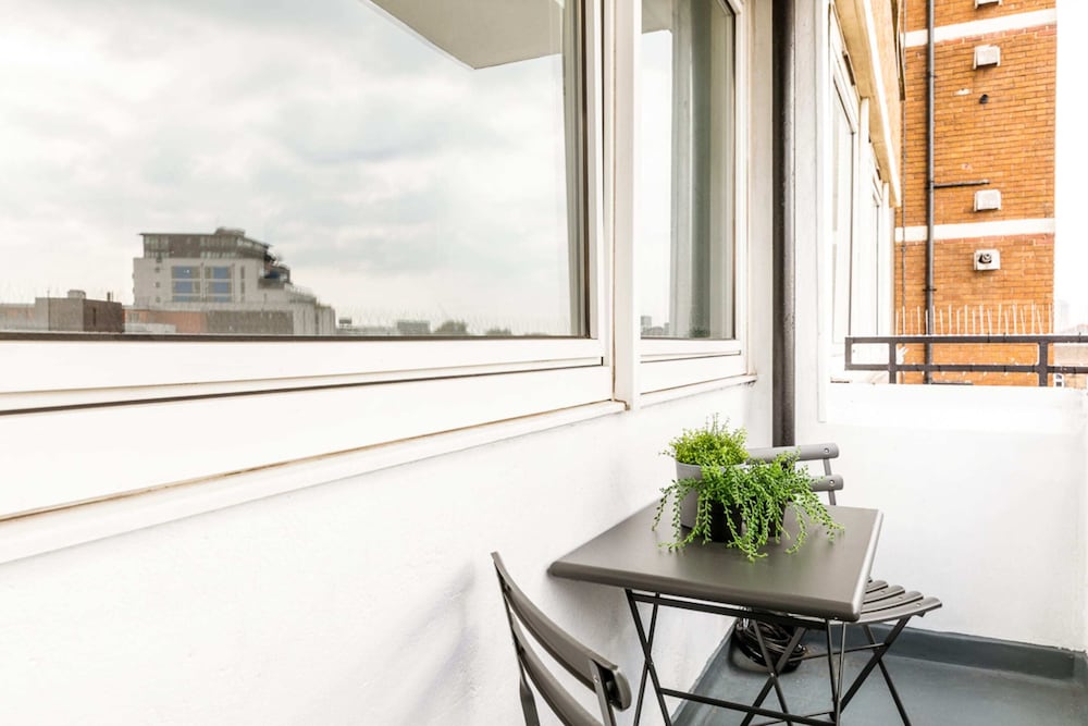balcony