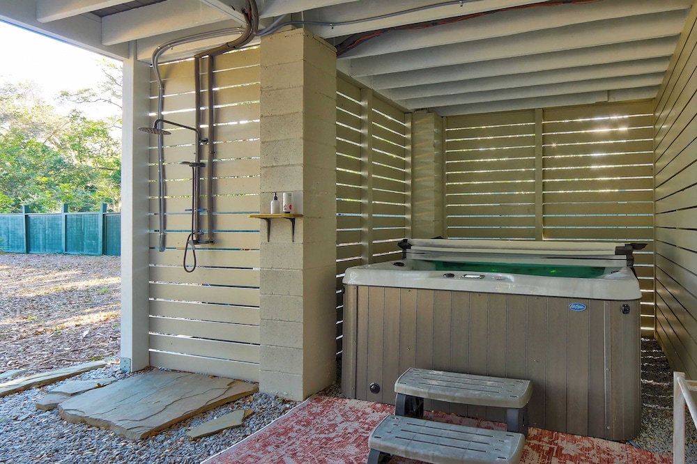 Beachside Boardwalk & Views Pool + Hot Tub 202 on the Sound