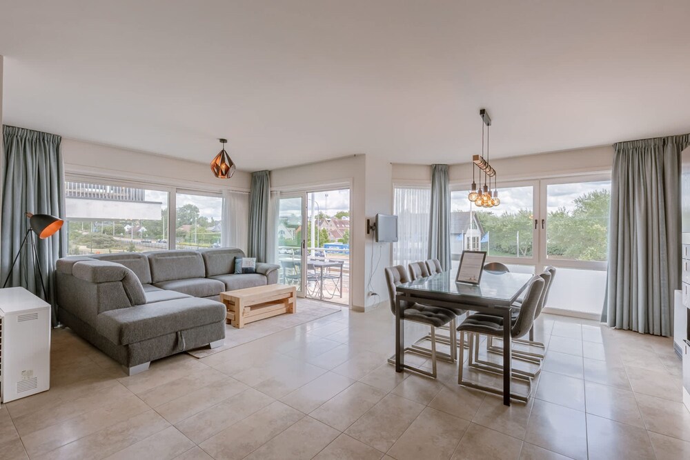 Huswell - Family Apartment With Balcony Near Coast