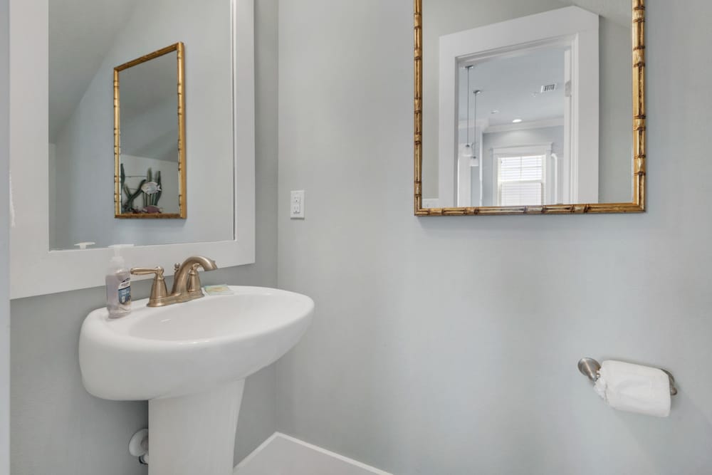 Camp David 4 Bedroom Cottage by RedAwning