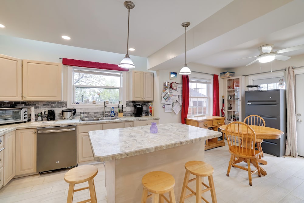 1 Mi to Beach: Nature Paradise in Lake View!