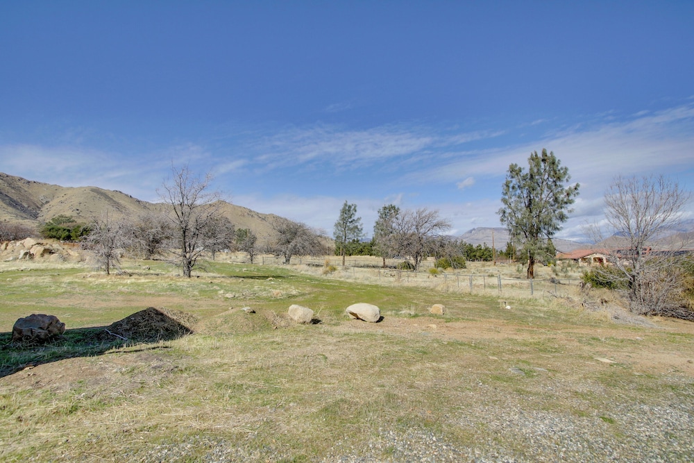 Lake & Mountain Views: Cozy California Stay