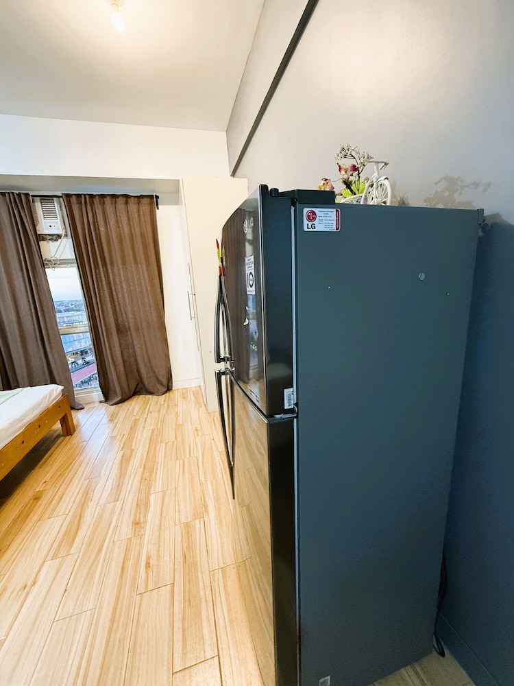 Holland Park Condominium