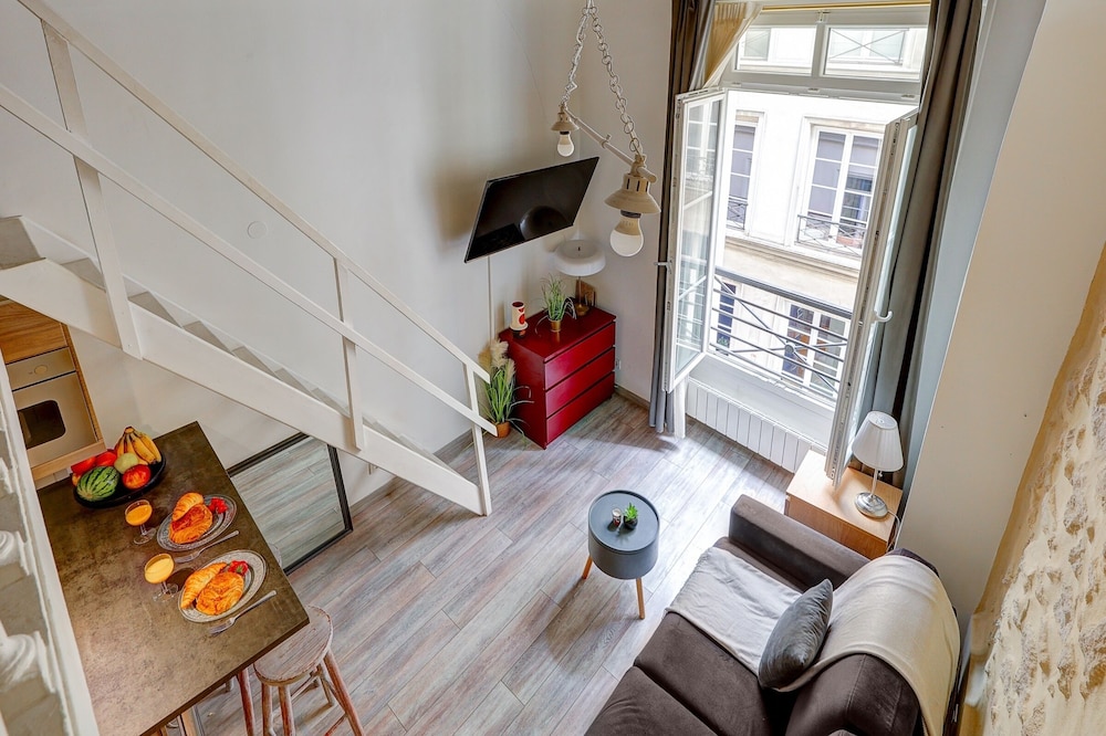 Charming Le Marais Mezzanine Studio