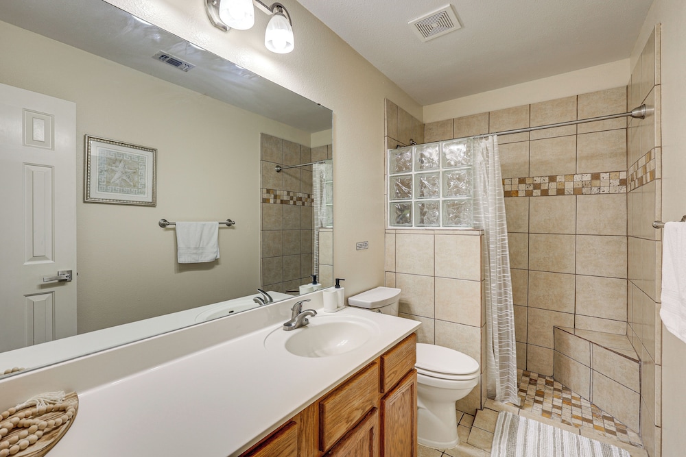14 Mi to Dtwn San Antonio: Home w/ Pool & Yard
