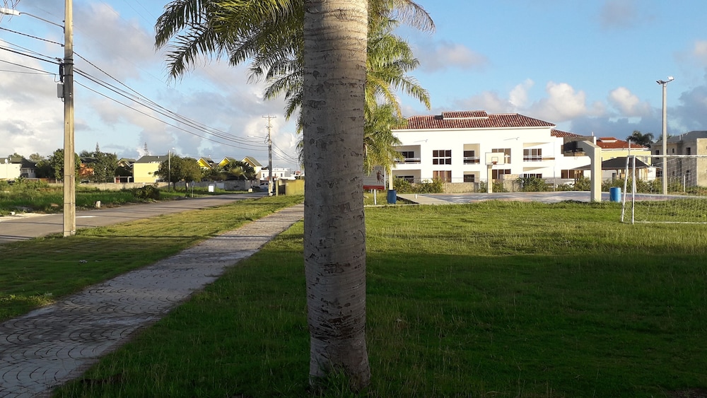 Bright Apartment at Punta Cana Wifi/ac/elect/iron/parking