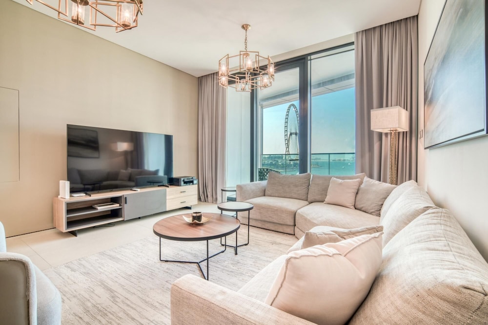 Classy Address JBR 3BR w Balcony and Beach Access