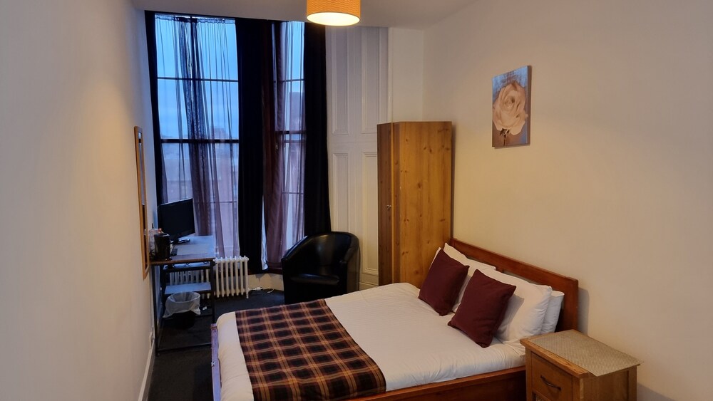 The Hampton Court Guesthouse