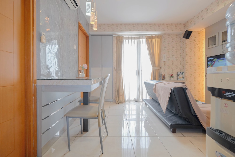 2Br Apartment Connected To Mall At Cinere Bellevue Suites