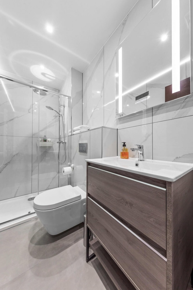 Luxury Flat Near Leicester Square Central London