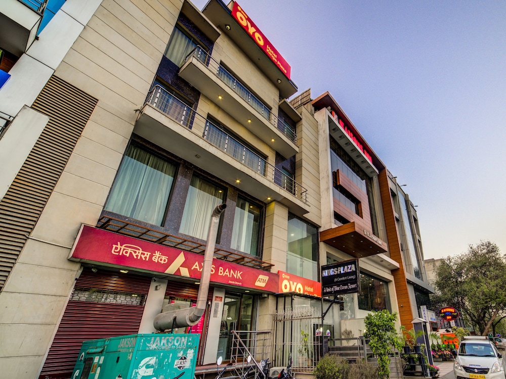 OYO 9553 Hotel Kings Plaza