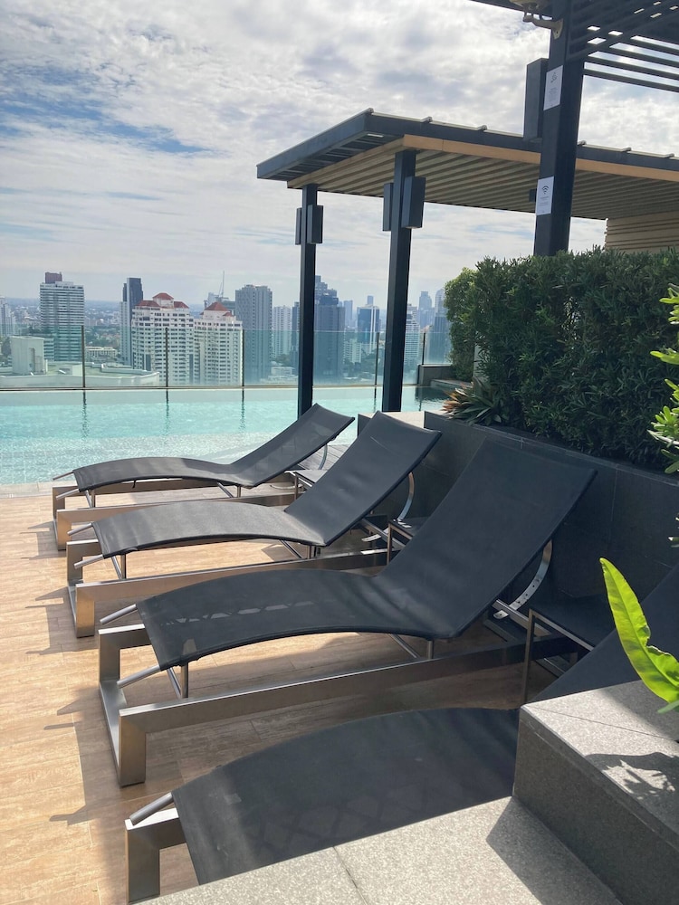 Free Airport Pick Up Rooftop Pool Jacuzzi Gym BTS Emqartier Shopping Mall
