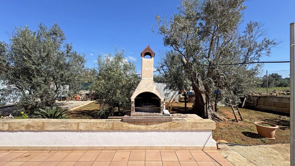 Villa Ulivo Sleeps 7 Garden Close to the sea