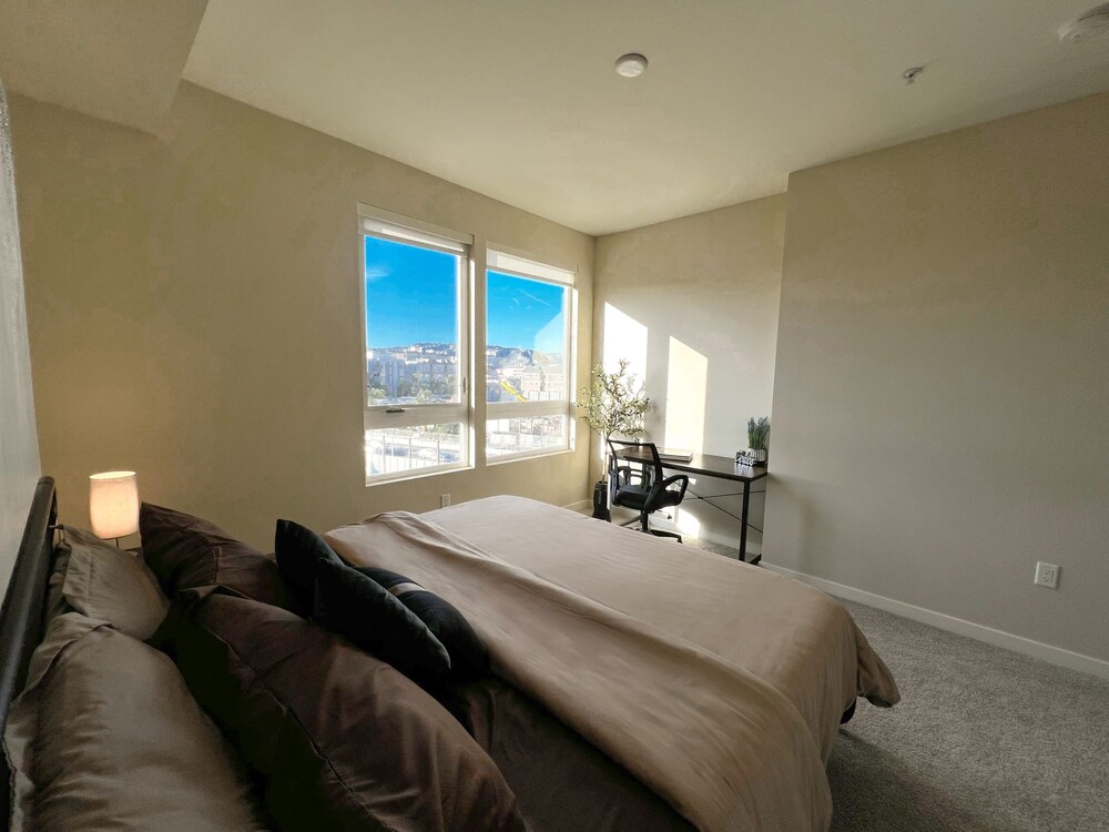 Elegant City Escape Gym Pool 10mins to Cedar