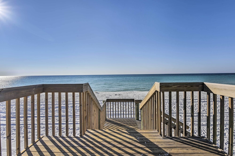 Walk to Beach: Resort Retreat w/ Balcony in Destin