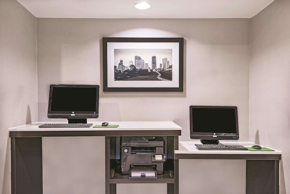 La Quinta Inn & Suites by Wyndham The Woodlands/Spring view 3
