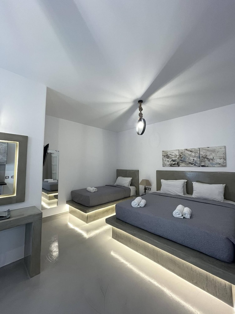 Zoumis Residence