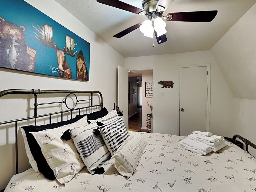 Doc's Den by Ruidoso Vacation Rentals