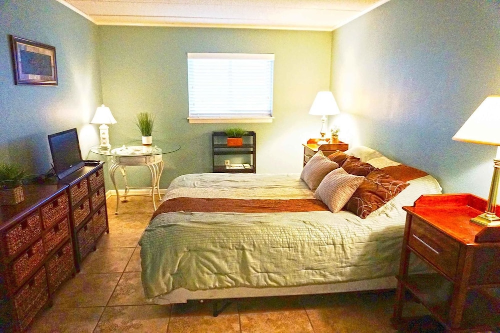 Thunder Island 128c 2 Bedroom Condo by RedAwning view 4