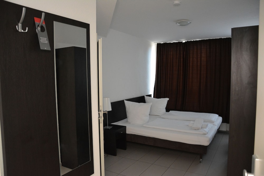 Frankfurt Vacations - Mosel Hotel Frankfurt - Property Image 27