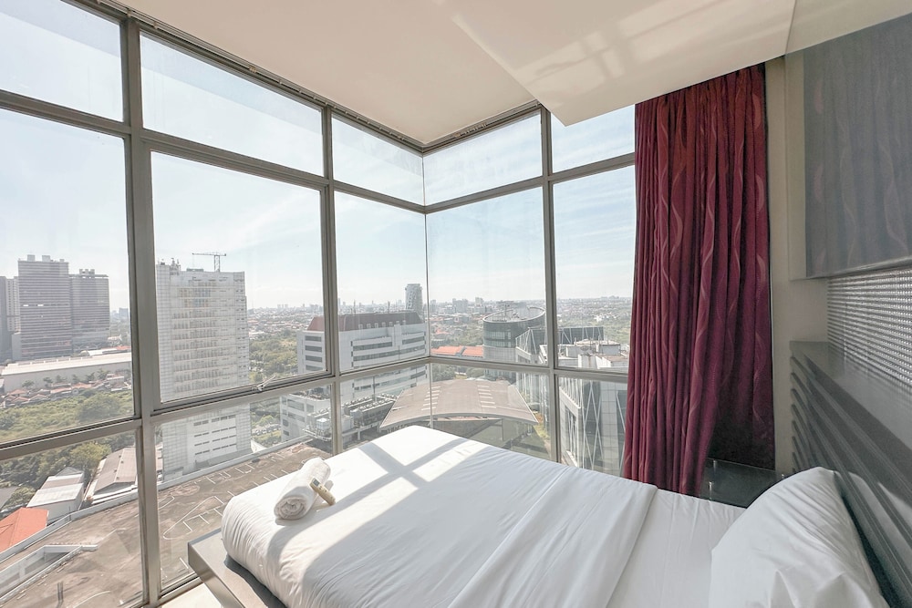 Spacious And Comfortable Living 3Br Apartment At Aryaduta Residence