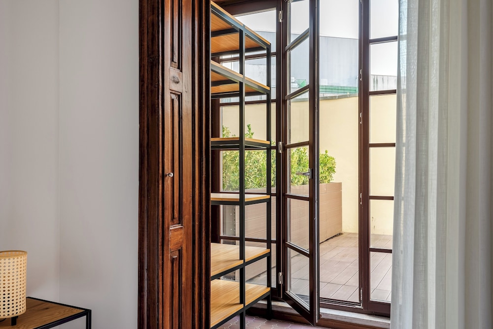 Rivol2 · Wonderful 1BR Next to Rivoli Theatre